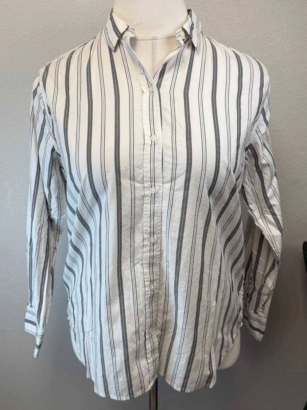 Everlane Grey & White Striped Button Up Long Sleeve Top - Size 14